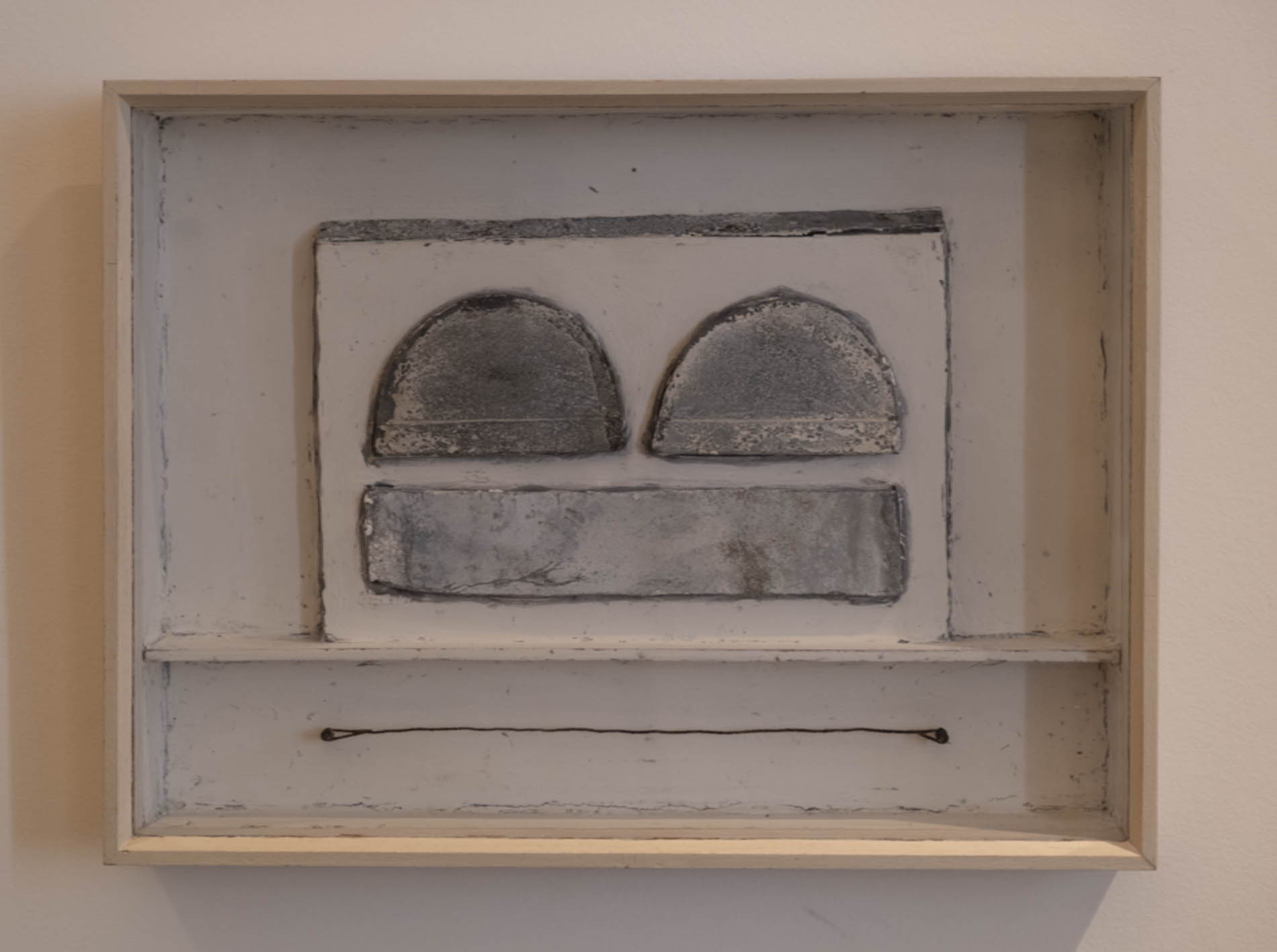 twee halfcirkelvormige ramen by Camiel Van Breedam