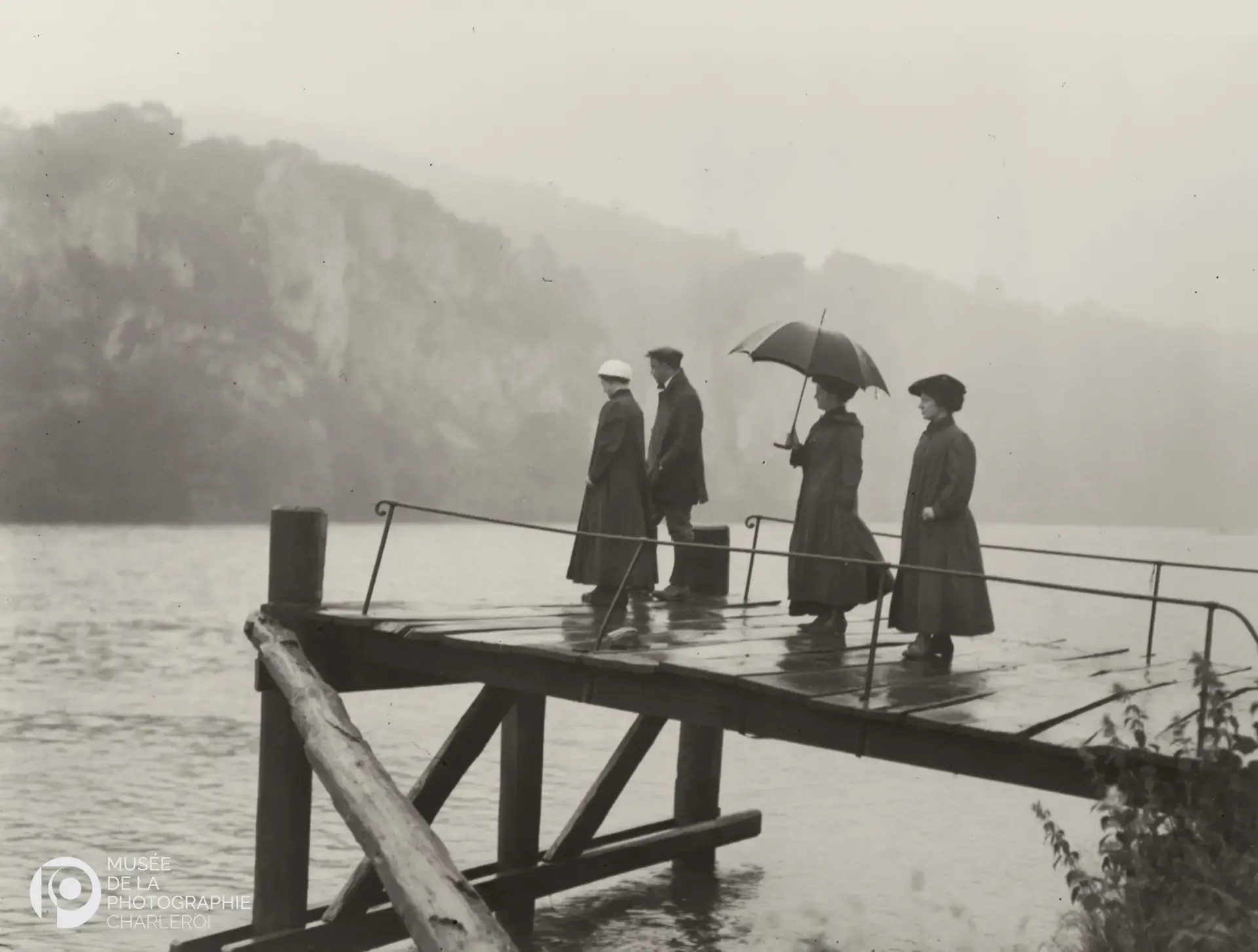 Lustin. Inondation Tailfer, printemps 1910 by Léonard Misonne